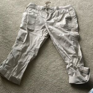 Brand new Sand color poplin capri